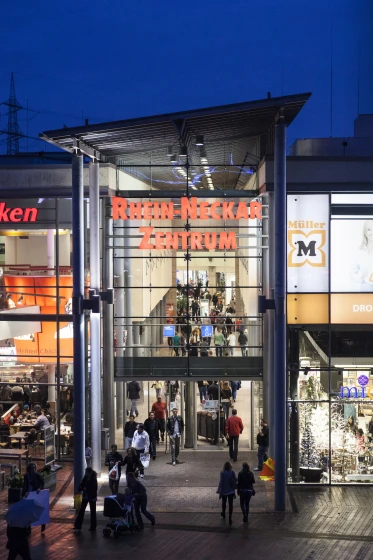 Rhein-Neckar-Zentrum, Viernheim: Eingang