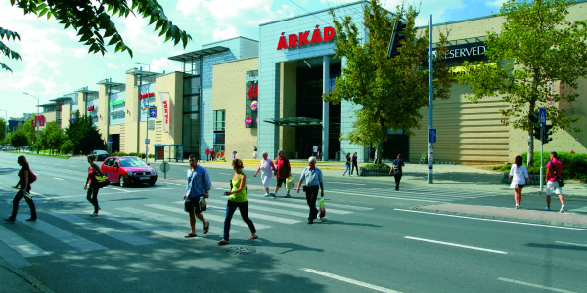 &Aacute;rk&aacute;d shopping center